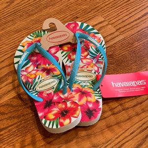 NWT Havaianas flip flops size 7/8